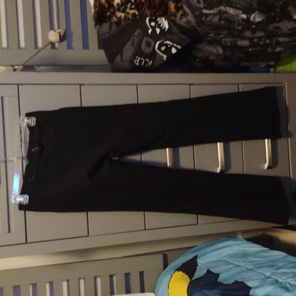 3/15 ๐ฆ Black and red slacks - Picture 8 of 8